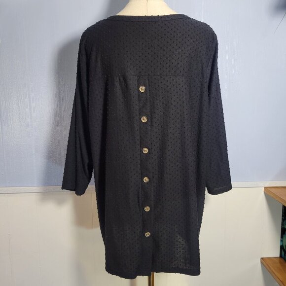 Rose + Olive 1X Classic Black Round Neck Dotted Back Button Down T-Shirt Blouse - Picture 5 of 9